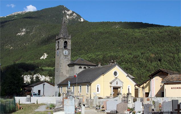 Vue estivale de l'Eglise Notre Dame de l'Assomption à Val Cenis-Bramans - Jean-François Durand