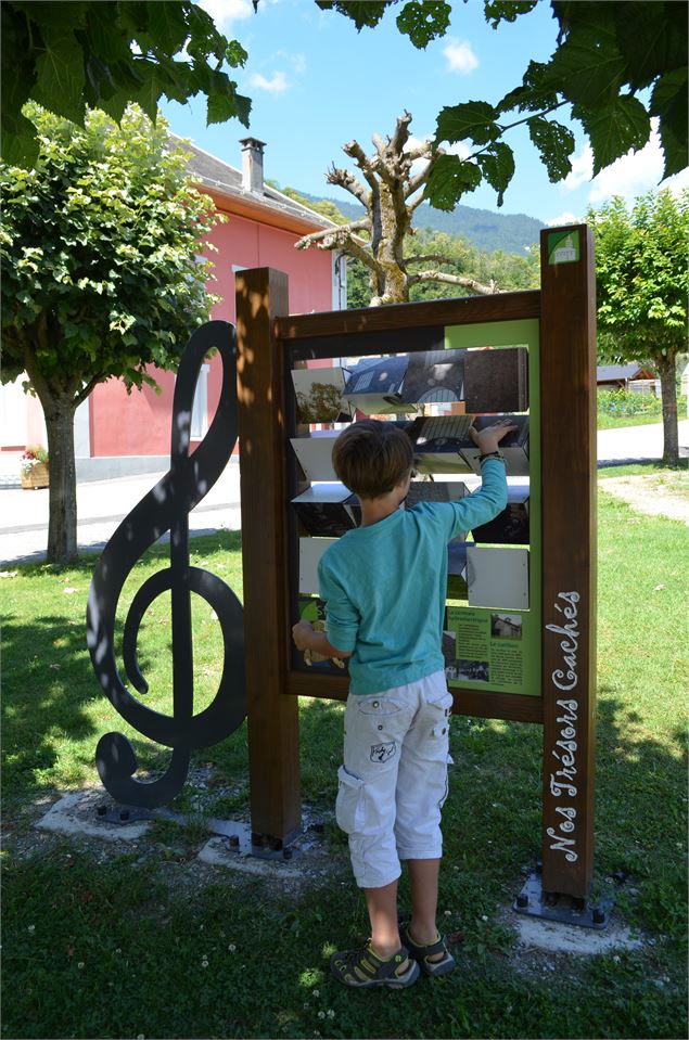 Panneau histoire de la cloche la plus vieille de Savoie - OT Porte de Maurienne