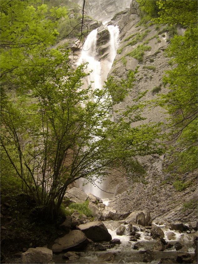 cascade d'Arpenaz - Sallanches Tourisme