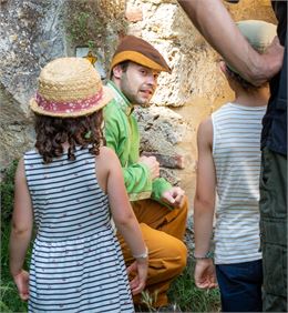 Visite théâtrale Pérouges - Marilou Perino