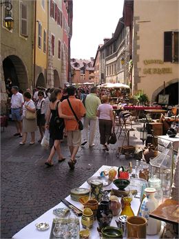 Brocante de la vieille ville - Lac Annecy Tourisme