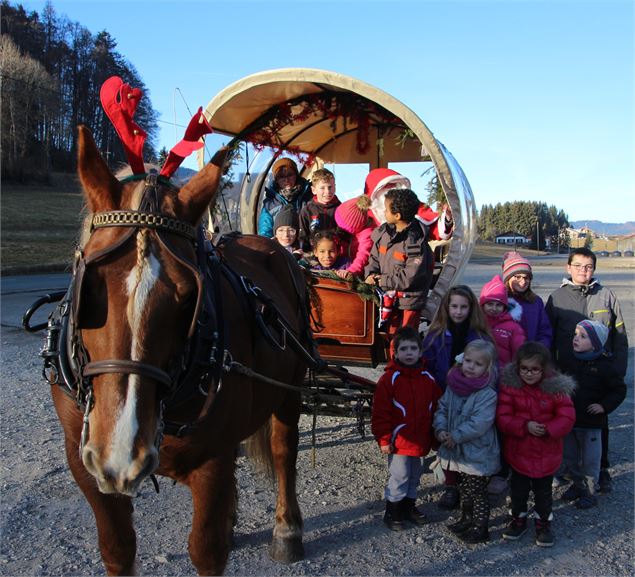 Arrivée du Père Noël à Bellevaux - Comité des Fêtes de Bellevaux