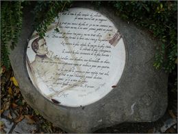 Citation de Lamartine gravé sur une pierre à Nernier - F. Baillif