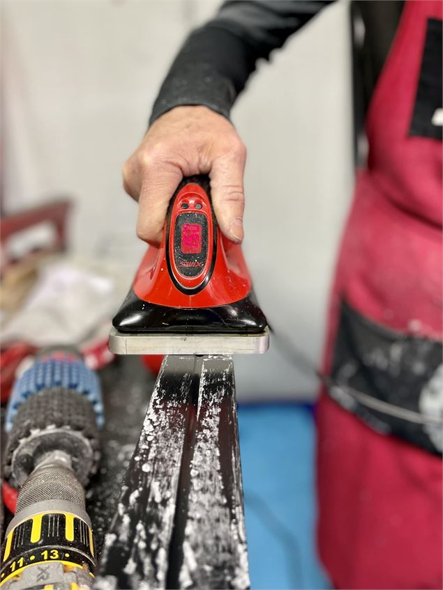 Démonstration de fartage skis de fond - Grosset Sports