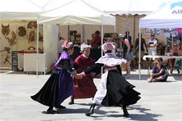Danses folkloriques pendant les Tradi'cimes - Albiez Animation