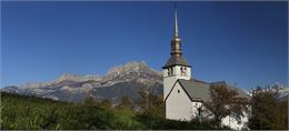 L'Eglise de Cordon et la chaine des Fiz - © Jean-Marc BAREY