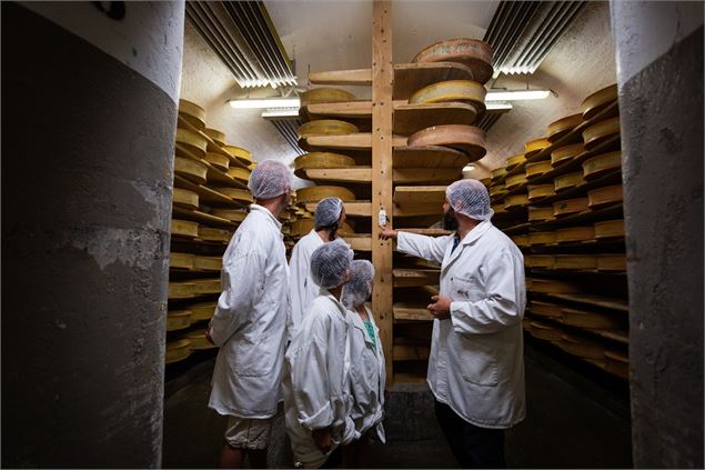 Visite guidée de la Coopérative à Beaufort - Thiebaut Arlysere agence Thuria