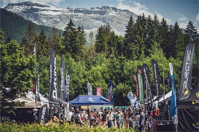 Salon VVF sur le parking du Grand Massif Express - FLOE-VVF22