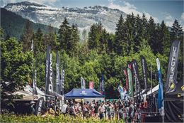 Salon VVF sur le parking du Grand Massif Express - FLOE-VVF22