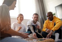 Soirée jeux ados / adultes à la ludothèque_Saint-Genix-les-Villages - Freepick