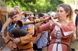 Musique à la Fête médiévale de Pérouges - Marilou Perino