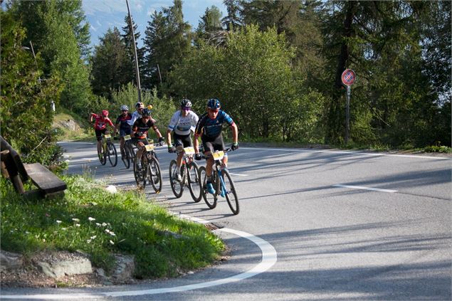 Montée dans les Collons - Thyon Région Tourisme