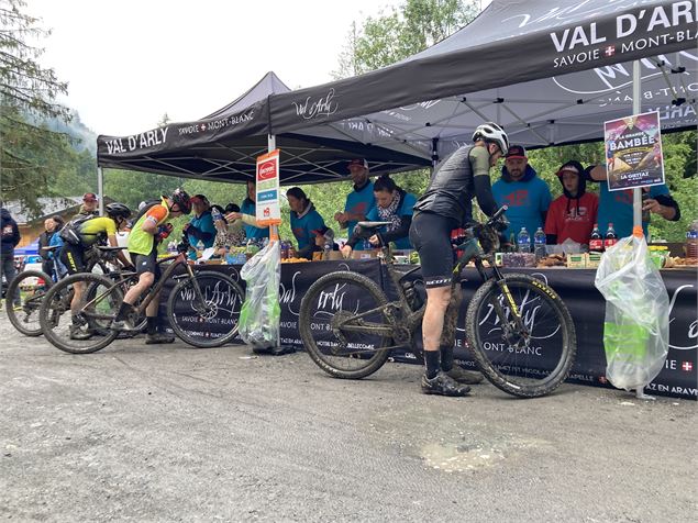 Ravitaillement MB Race - Office de Tourisme du Val d'Arly