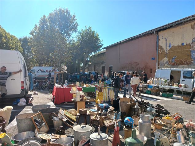 Marché aux puces - Office de Tourisme Pays de Bâgé et de Pont-de-Vaux