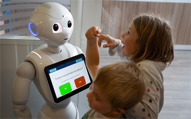 Robot Nao à l'entrée de Bayer - Visée A
