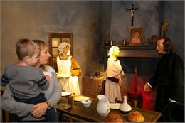 Visite immersive "À la découverte d'Ars et du Musée de cire, signé Grévin"_Ars-sur-Formans - Daniel 