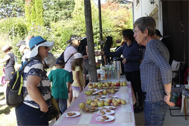 Balade Gourmande à la découverte du patrimoine à Meyrieux-Trouet - angélina salentiny