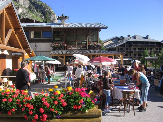 Vide Grenier AEP - Ot Valloire