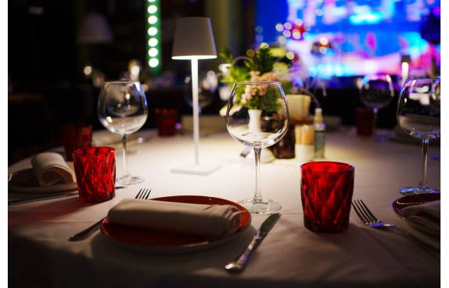 iStockphoto_Dîner théâtre - ©Crédits Andrey Sayfutdinov