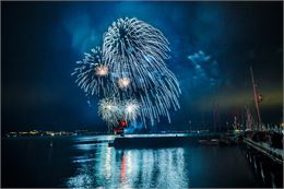 Feux d'artifice au port de Rives - Jyhell photographe
