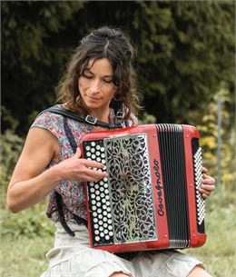 Spectacle contes et accordéon_Mieussy - Claire OBELLIANNE