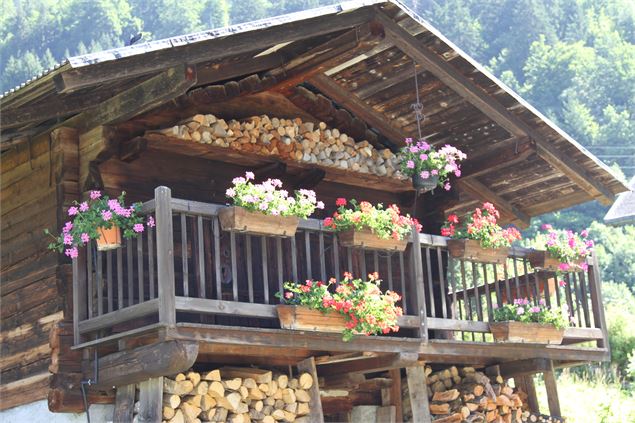 chalet fleuri - Berdugo Christiane
