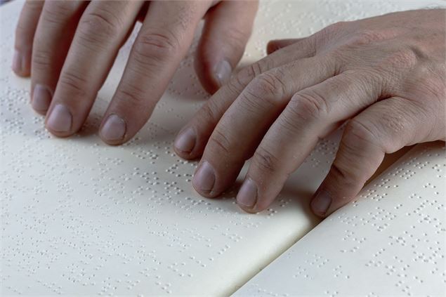 Exposition sur l'histoire du braille et de l'album tactile adapté_Artemare - Pixabay