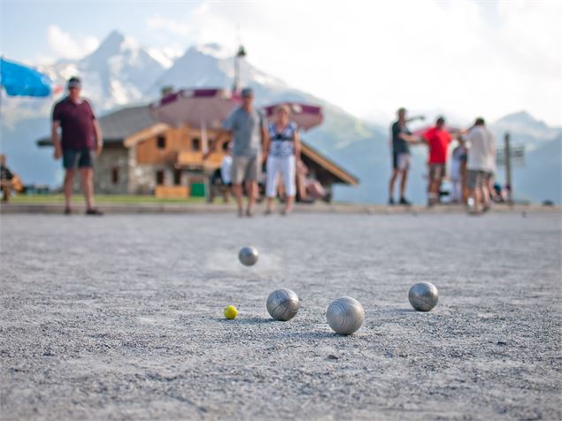 Tournois de pétanque à la Rosière. Profitez de rencontrer des amateurs de la pétanque à la Rosière -