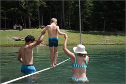 Slackline au dessus du lac - G.Lavilla - OTHMV