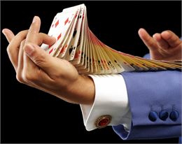Bras du magicien avec un jeu de cartes - Pixabay