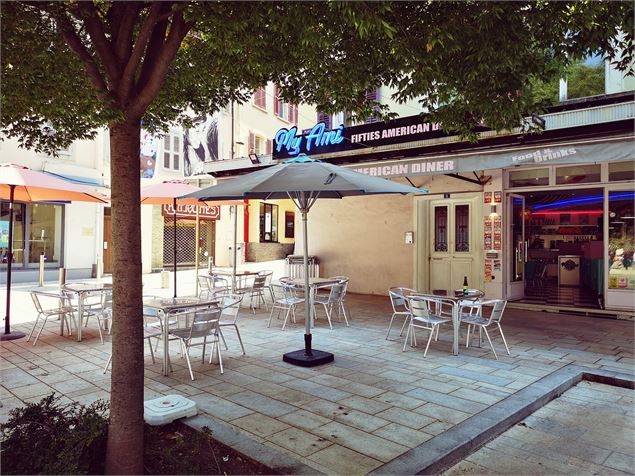 Rue Marie Curie - My Ami - Fifties American Dinner