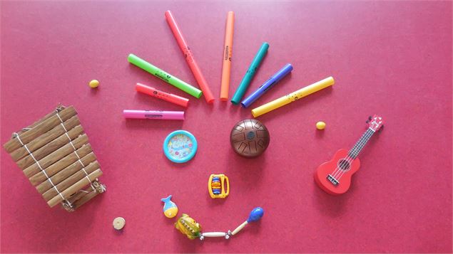 Tête en instruments de musique - © Médiathèque de Seynod