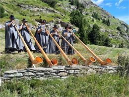 Vie de l'alpage au son du cors - @En cors en choeur
