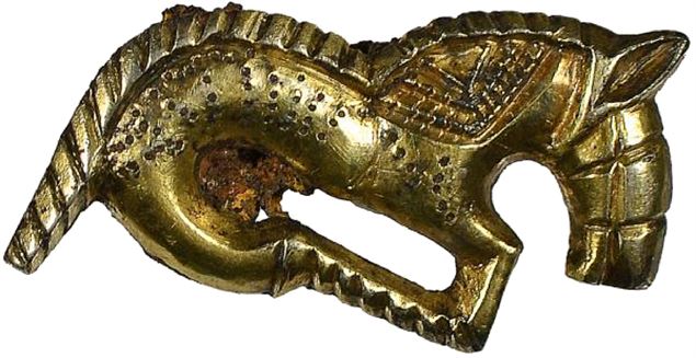 Fibule  burgonde du 5 ou 6e s. trouvée à Annecy, en argent doré - Inrap