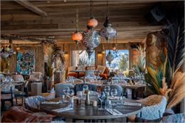 Tipi Méribel, un intérieur arty et tendance pensé pour créer un véritable refuge festif. - Tipi