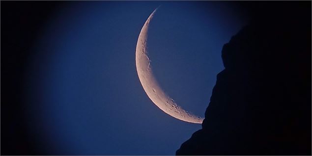 La Lune et ses cratères - Ciel des Alpes