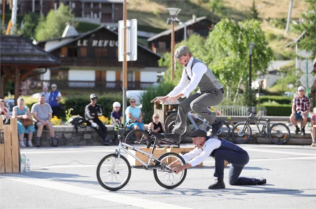 Le spectacle des Peaky Bikers_Les Carroz-d'Arâches