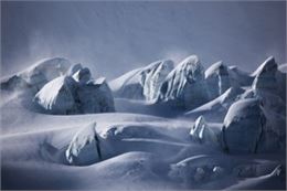 Exposition "La montagne vous rencontre" de Marcin Bawiec_Champéry - Galerie Raiffeisen