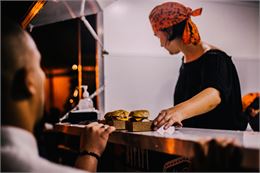 Le jeudi soir c'est Food Truck - Photo de Edward Eyer: https://www.pexels.com/fr-fr/photo/homme-port