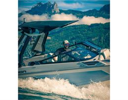 bateau sur le lac d'Annecy - Skiwake 74