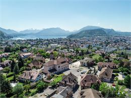 Annecy-le-Vieux, son chef-lieu. - Ville d'Annecy © Jean-Marc Favre.