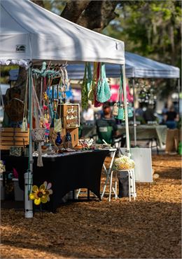 Marché des créateurs nocturne - © Canva