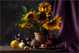 Nature morte style baroque avec fleurs et fruits - Freepick