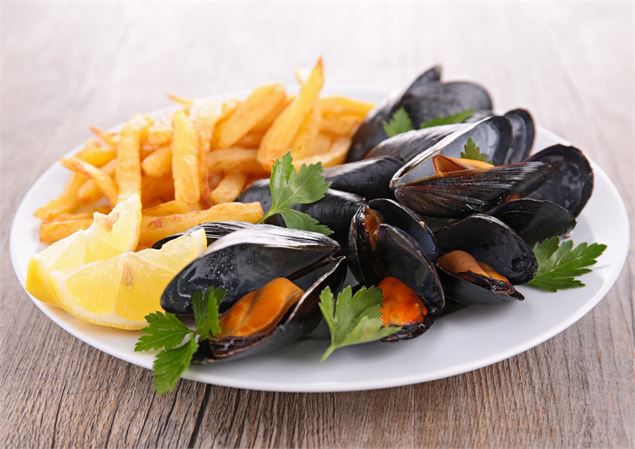 Soirée moules-frites. - Canva