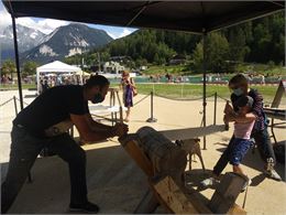 Tabouret en bois morzine - Office de tourisme