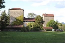 Vue sur le  château - ©OTGBA - D.R.