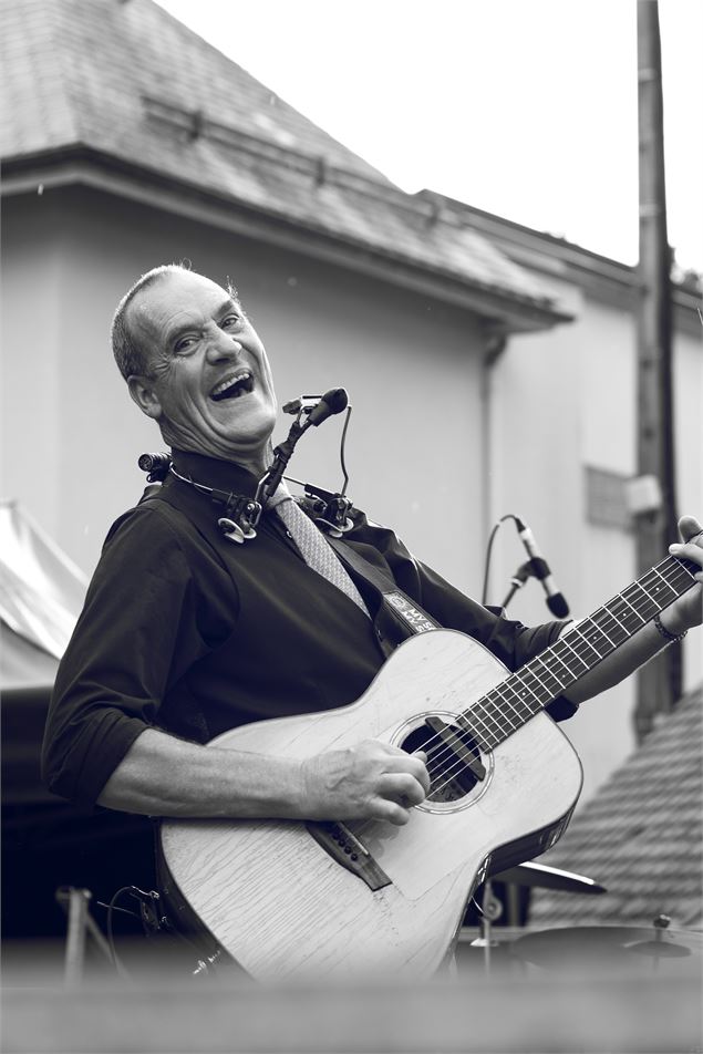Concert en terrasse de Barefoot Iano