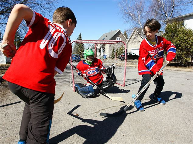 Street Hockey : L’énergie du hockey… en plein air !_Morzine