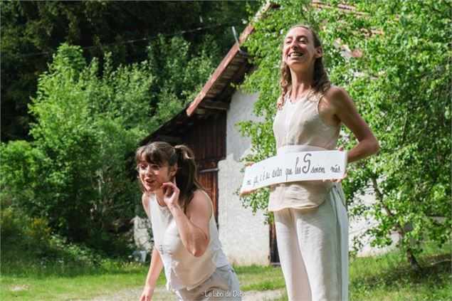 Compagnie Tant'Hâtive - Flâneries à Pérouges - Le Labo de Débo