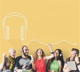 divers personnes écoutant de la musique - © freepik.com